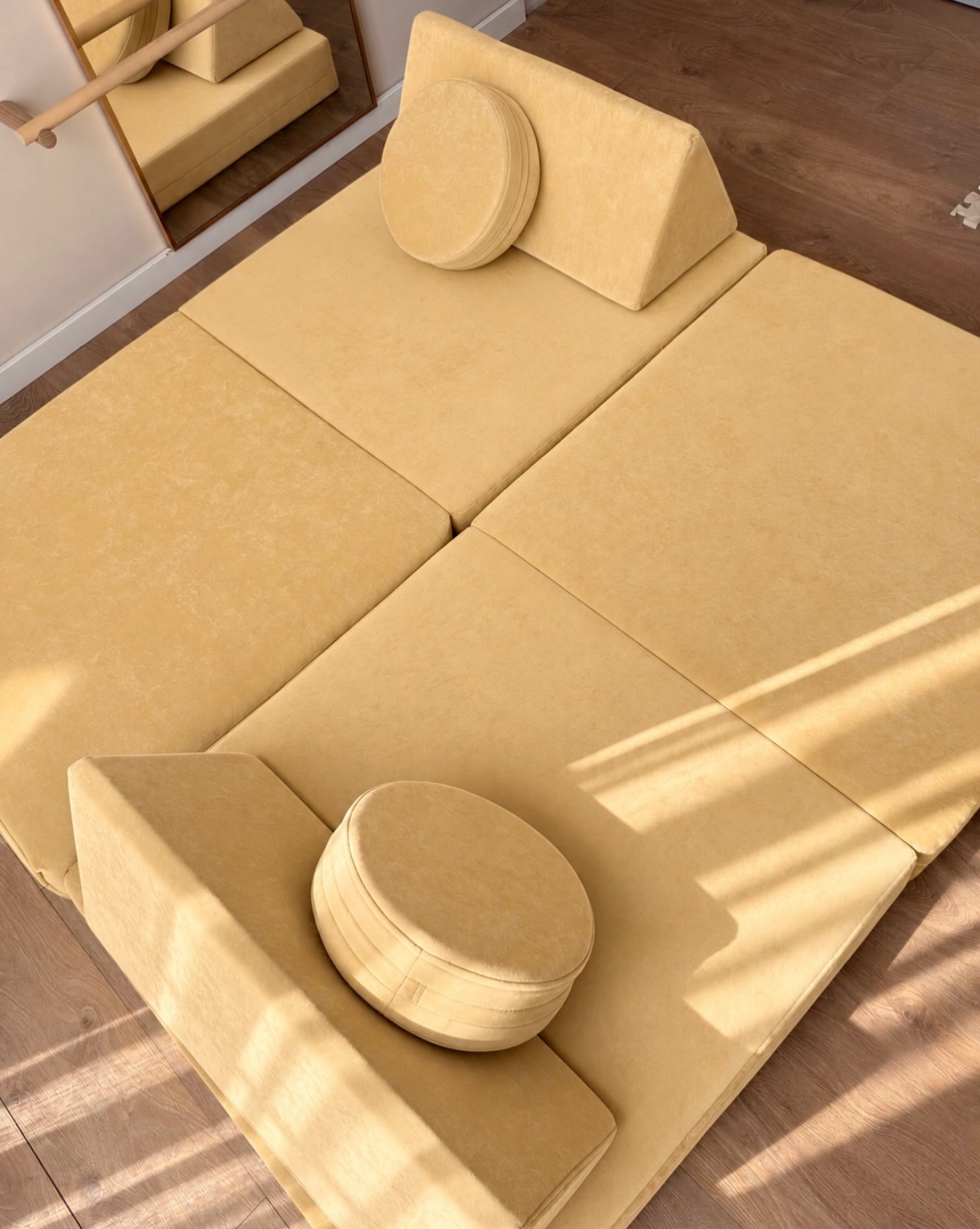 Divani modular Maraland në një konfigurim të hapur në ngjyrë të verdhë